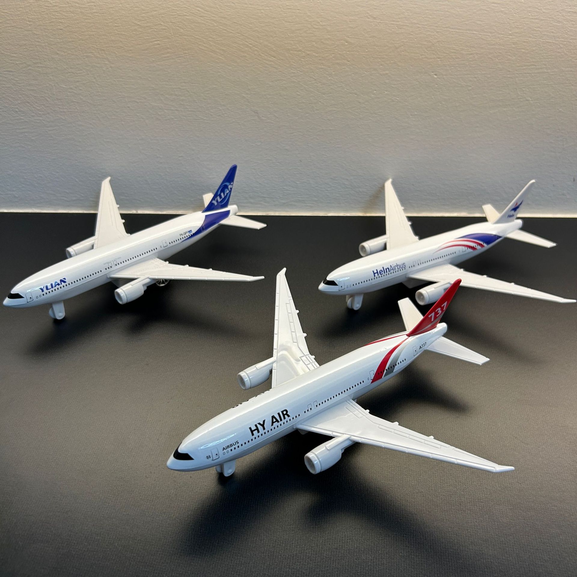 Model Airplane Plastic - โมเดลเครื่องบินขนาดเล็ก ของเล่นเด็กจำลองเครื่องบินโลหะผสม พร้อมระบบดึงกลับ ของสะสมเครื่องบินโดยสาร ของเล่นเด็กผู้ชาย